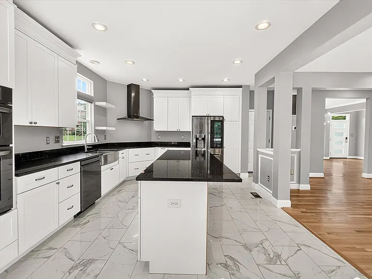 6455 Saddlebrook Ln — Photo 10