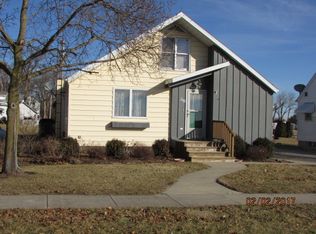 210 E Green St, Roberts, IL 60962