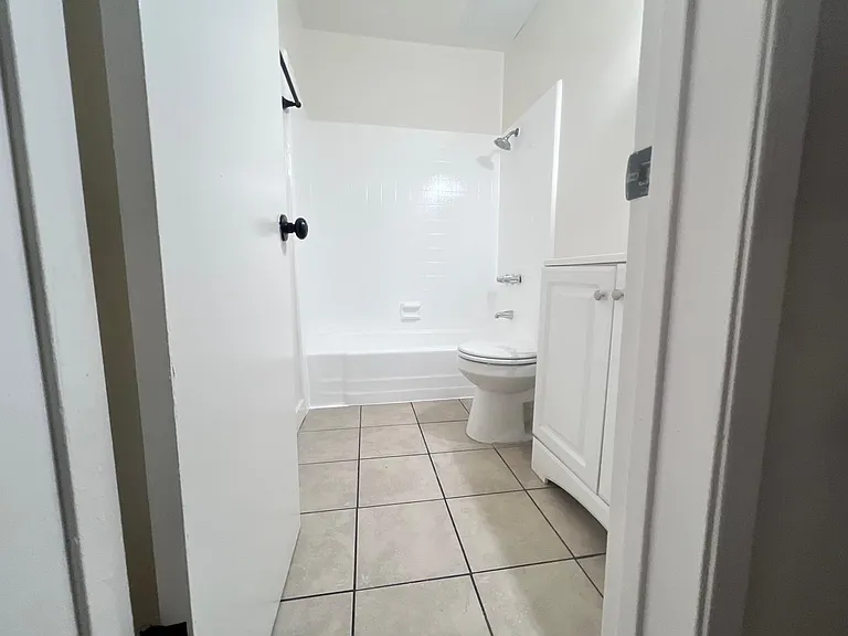 918 S Kenmore Ave #B6 — Photo 6