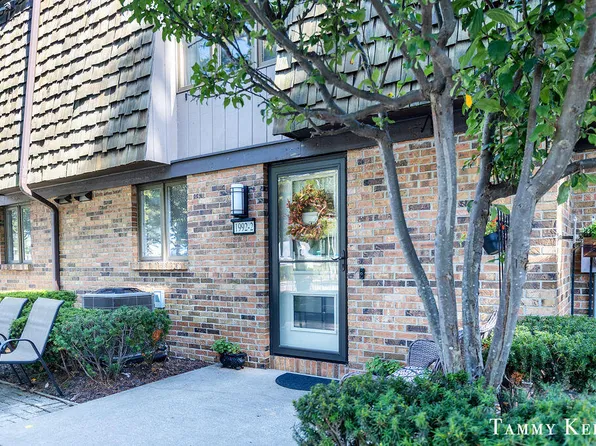 1992 S Shore Dr APT 2, Holland, MI 49423