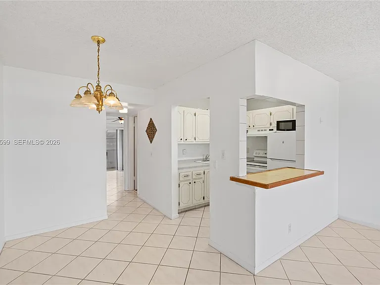 237 Camden E #237-J — Photo 4