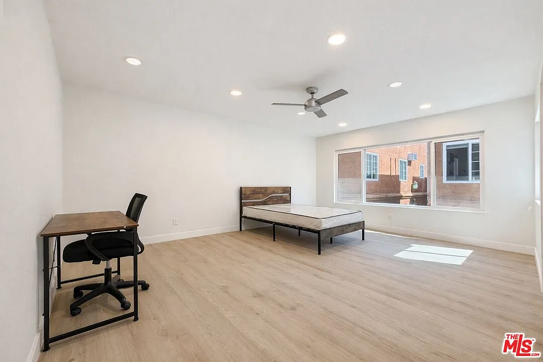 4 bed, 2.0 bath, 1200 sqft, $4,950 — Photo 3
