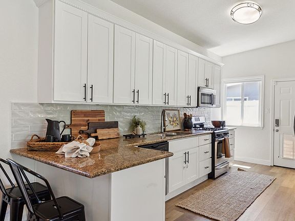 3rd image of 53 Labrea Way