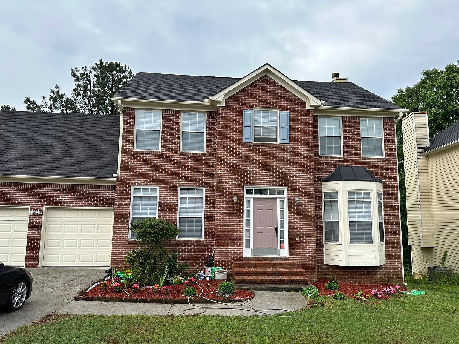 3 bed, 2.5 bath, 2055 sqft, $1,300 — Photo 1