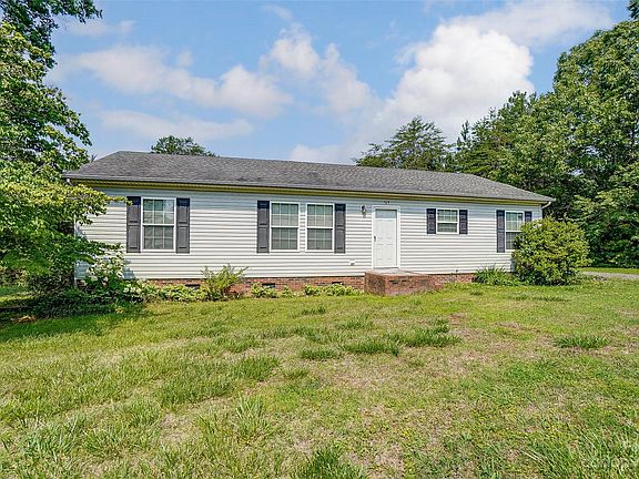 3rd image of 107 Stewart Dr