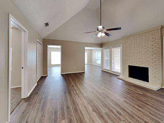 4th image of 909 Country Club Cir