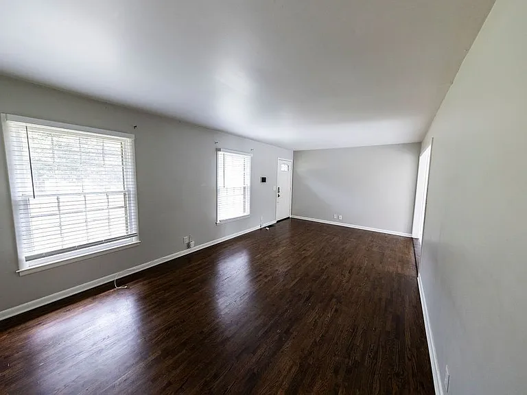 205 Lady Marion Dr — Photo 6