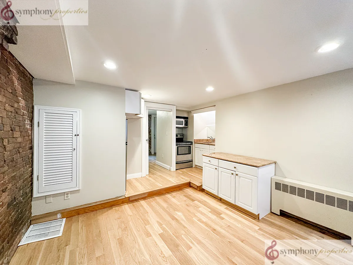 Building Photo - 61 Phillips St #1