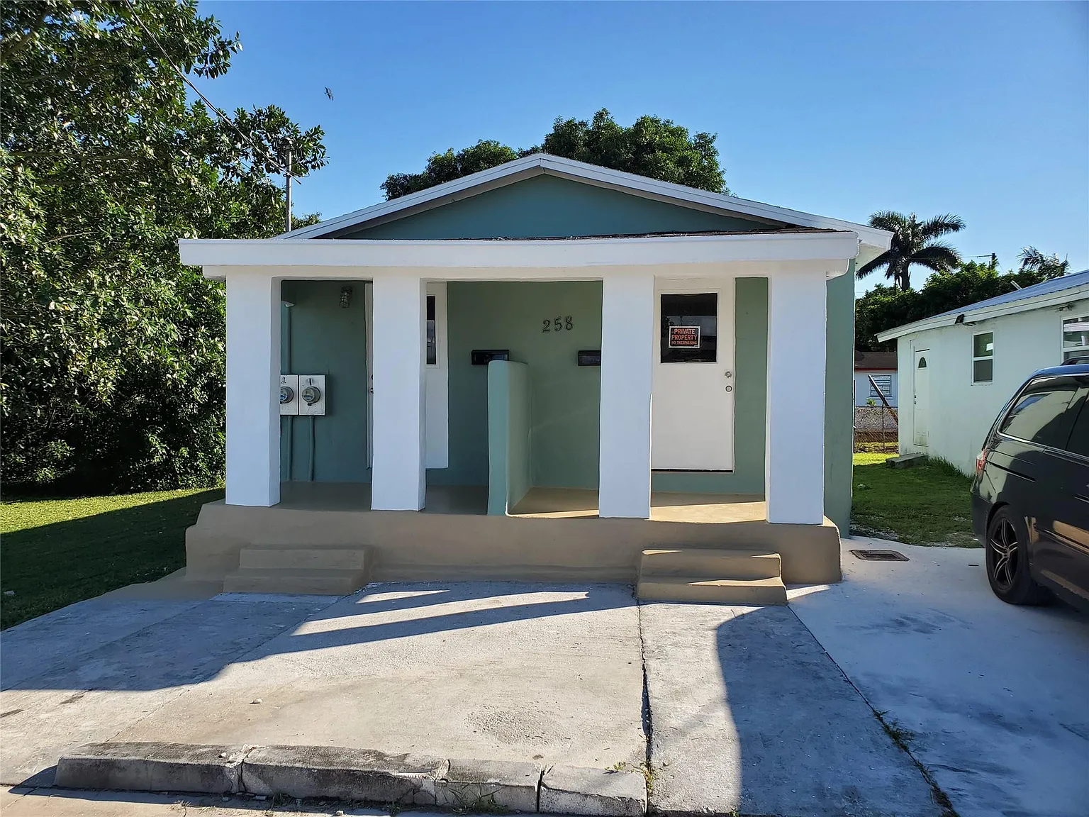 2 bed, 1.0 bath, $895 — Photo 2