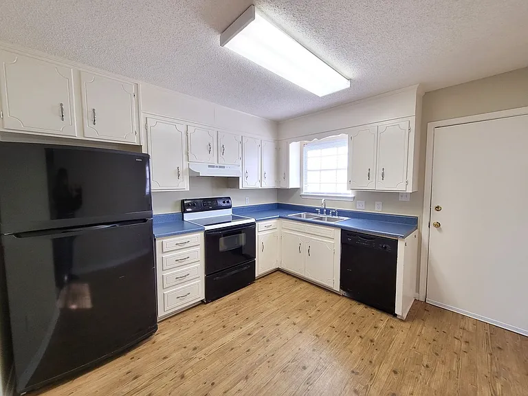 4804 Tradewinds Dr — Photo 6