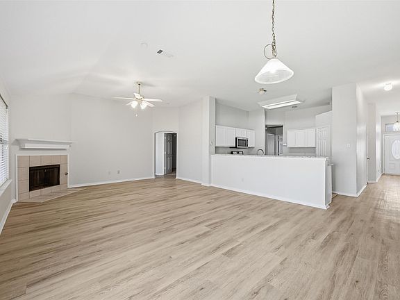 2nd image of 1703 Caladium Dr