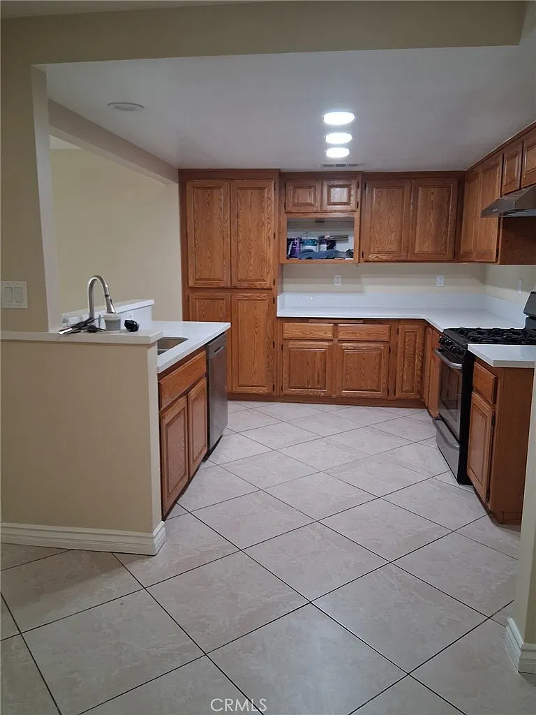 2 bed, 1000 sqft, $2,450 — Photo 2