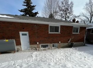 307 Lindan Ave, Selwyn, ON K9L 1K8