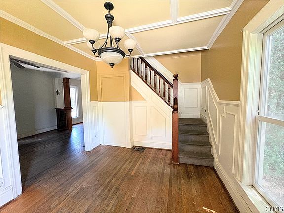 3rd image of 656 Lansing St