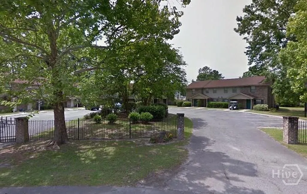 2 bed, 1.5 bath, 1088 sqft, $1,400 — Photo 1