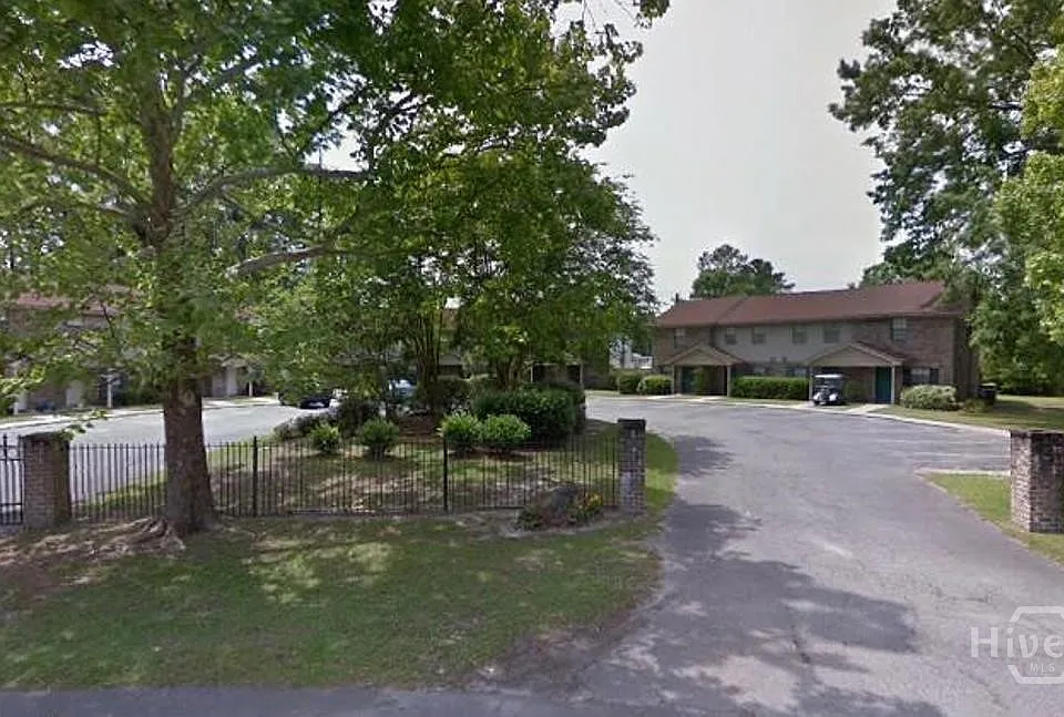 282 Greenwich Dr #12