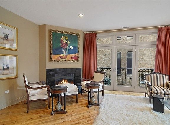 4th image of 545 W Aldine Ave APT 2C