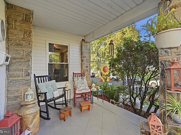 2nd image of 748 Edmonds Ave
