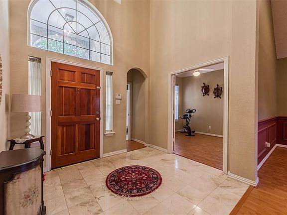4th image of 810 Cheshire Dr