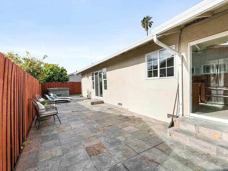 4246 Woodcrest Dr — Photo 24