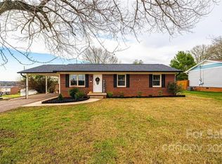 409 E Klutz St, Maiden, NC 28650