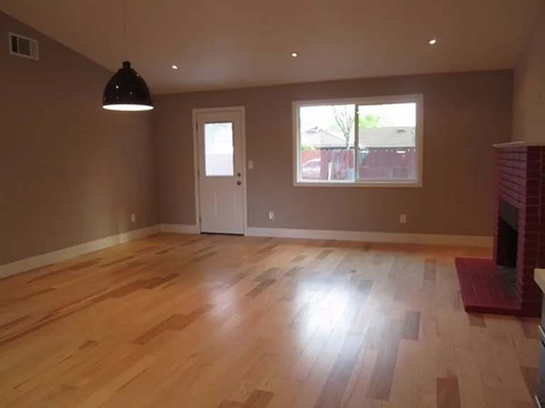 4 bedroom 2 bath house in Holbrook Heights- Concord — Photo 15