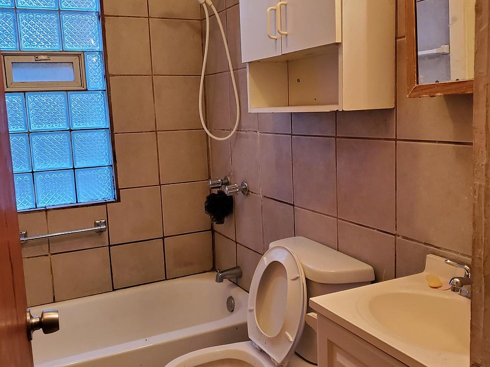 1st image of 944 N Waller Ave #2