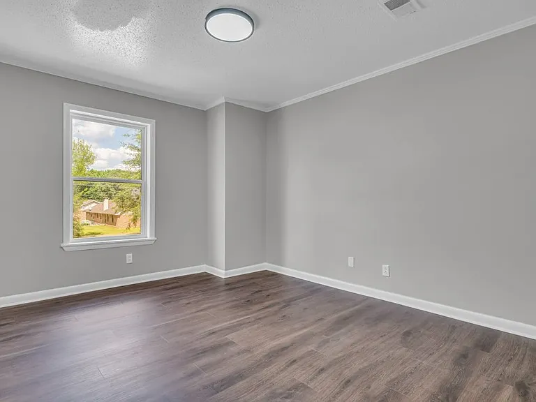 400 Forrest Blvd #9 — Photo 14