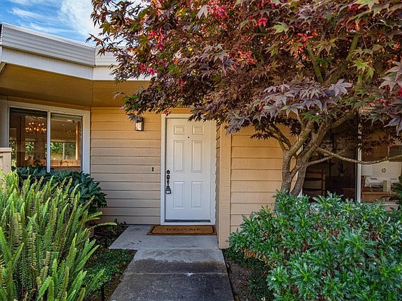 3rd image of 27 Peacock Court
