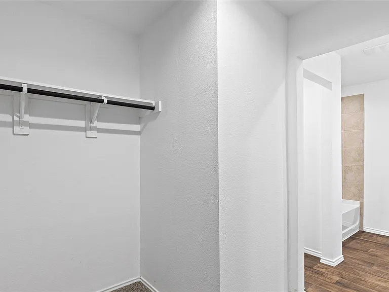 2326 Spruce Cliff Ln — Photo 18