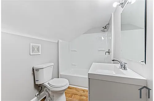 2921 Glenmore Ave #2 Photo 1