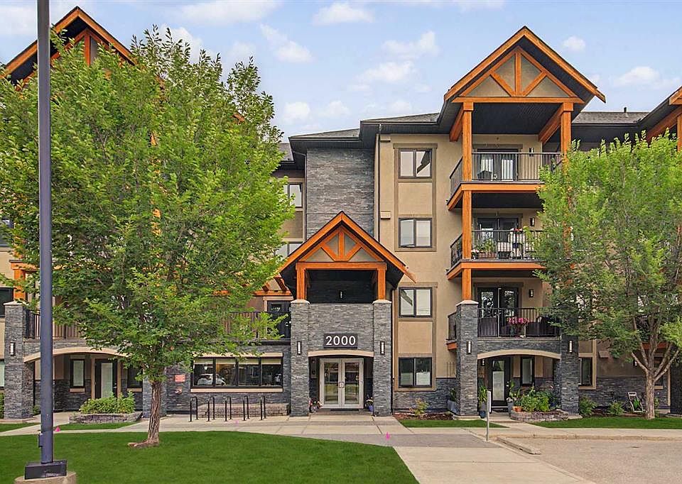 1st image of 402 SE Kincora Glen Rd NW #2116