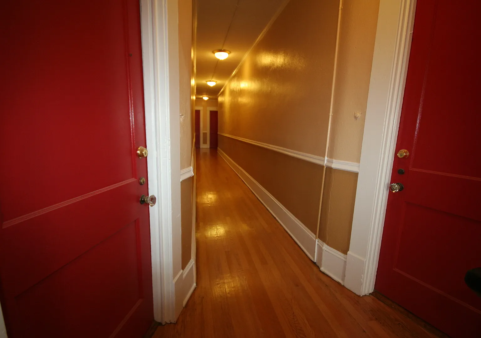 Spacious 2nd Floor Apt Near Duke and Downtown! — Photo 3