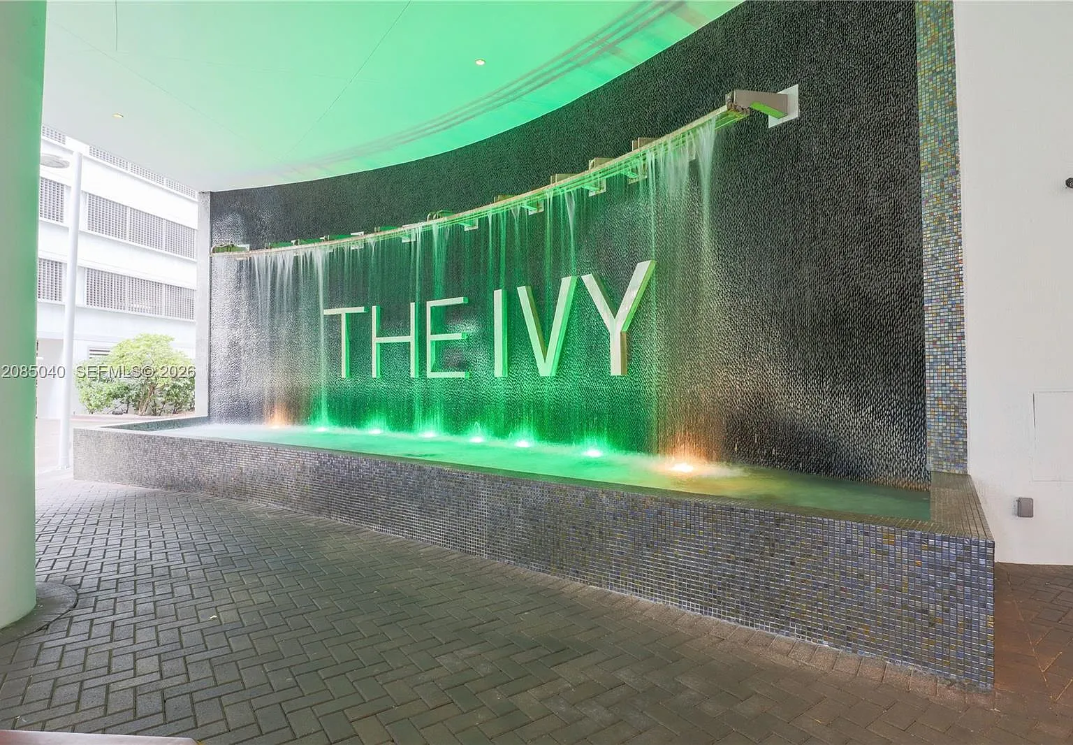 Ivy Condo — Photo 1