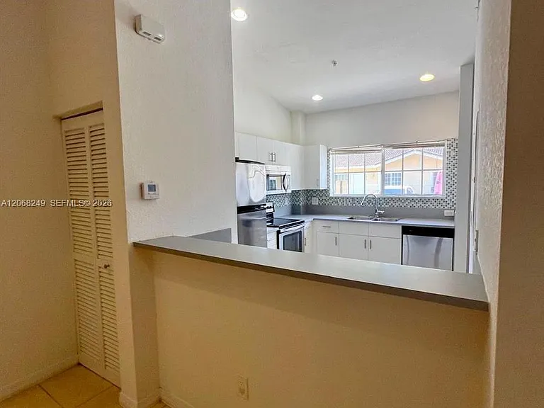 3824 SW 48th Ave #3824 — Photo 7