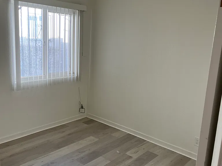 6108 S Victoria Ave #5 — Photo 4