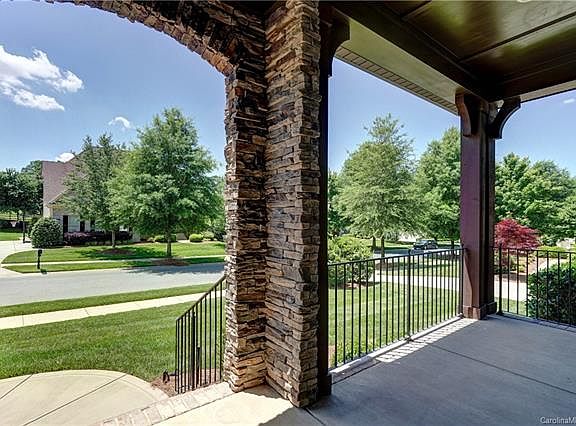 3rd image of 9410 Wallace Pond Dr