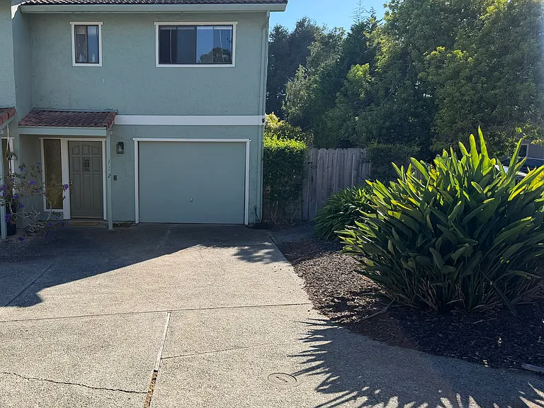 Hyannis Ct — Photo 26