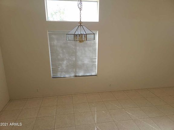 5th image of 811 N Rush St