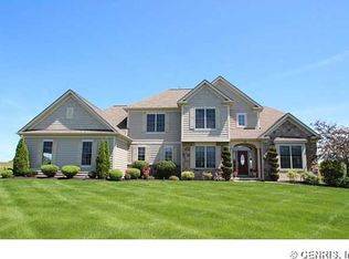 39 Amber Hill Dr, Pittsford, NY 14534