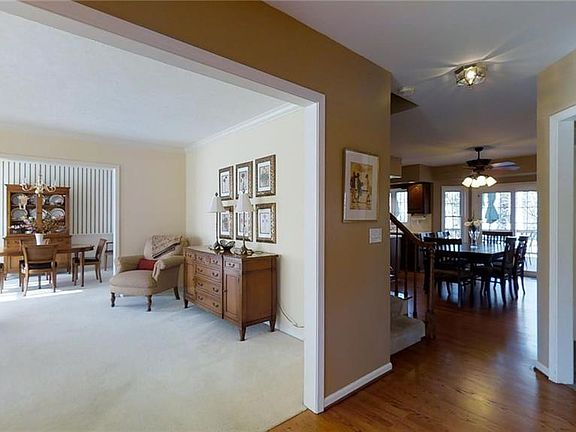 4th image of 4 Babcock Farms Ln