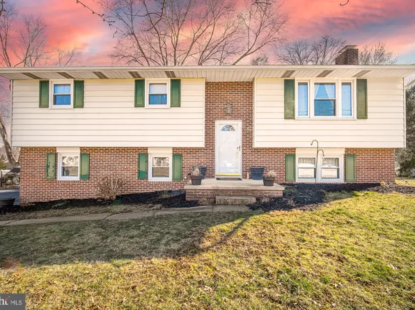 523 Ridgeway Dr, Wrightsville, PA 17368