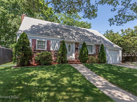 3rd image of 1807 Adlaide Ct