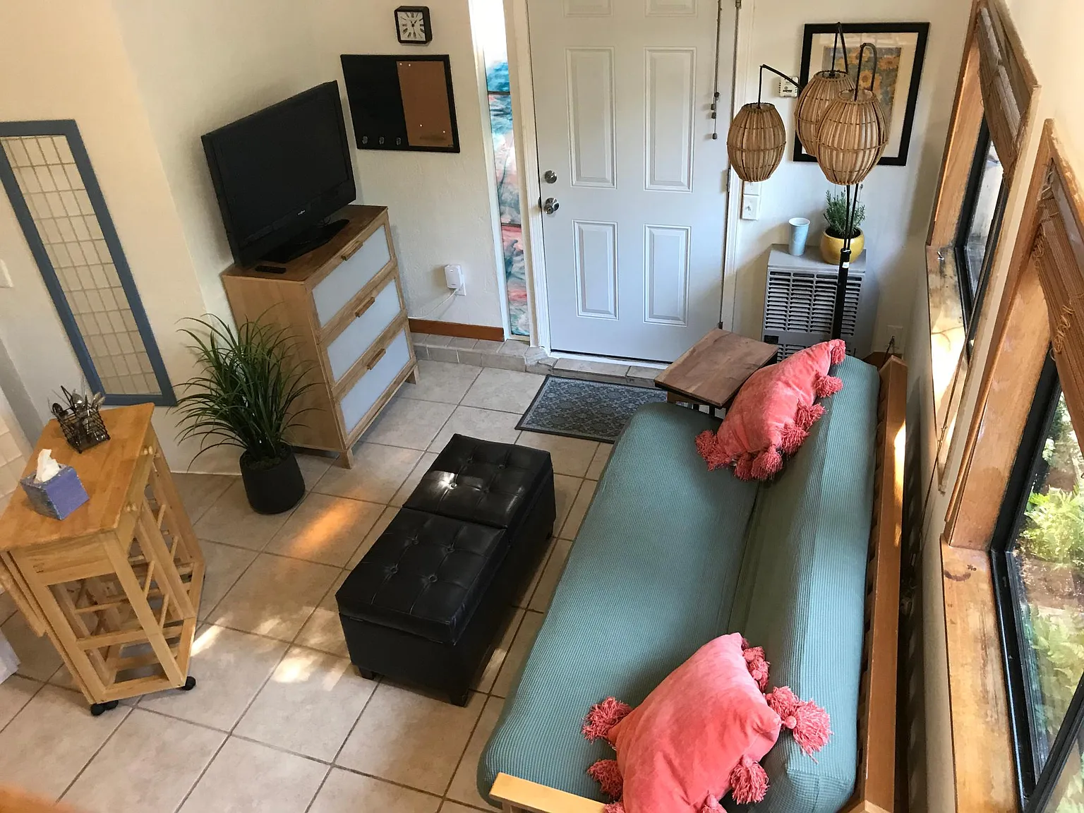 Studio, 300 sqft, $1,750 — Photo 4