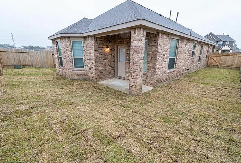 2206 Spring Hollow Dr — Photo 11