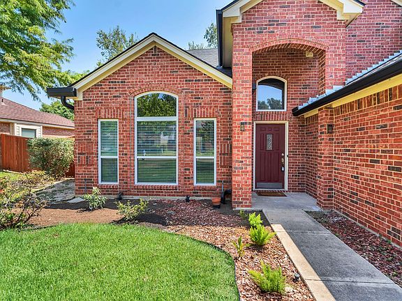 2nd image of 2728 Laurel Hill Dr