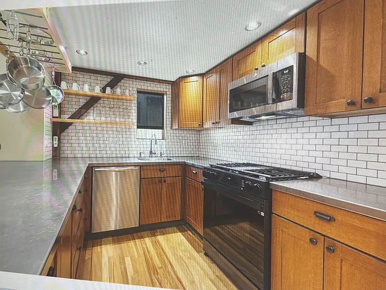 101 Hunt Dr — Photo 7