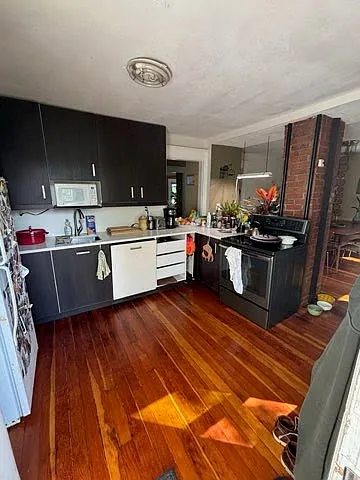 3 bed, 1200 sqft, $2,270 — Photo 3