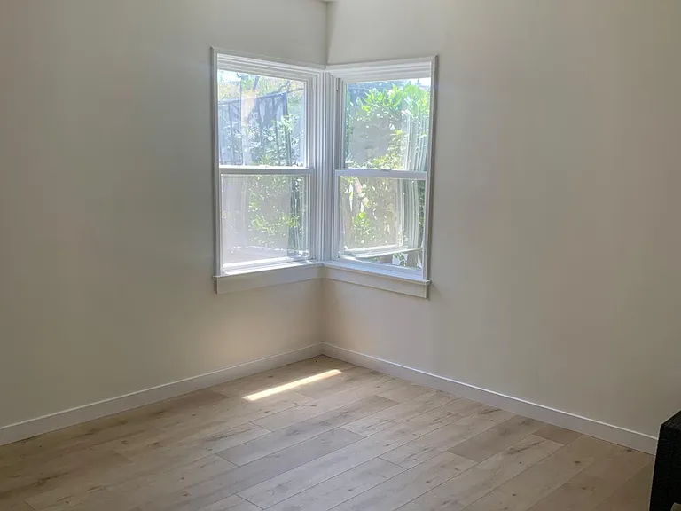 4442 Tobias Ave — Photo 2
