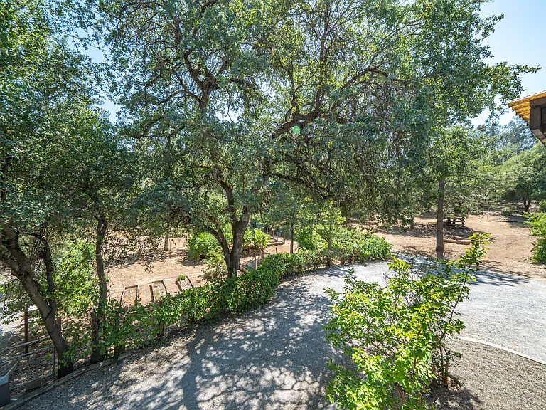 17659 Melwood Ln — Photo 49